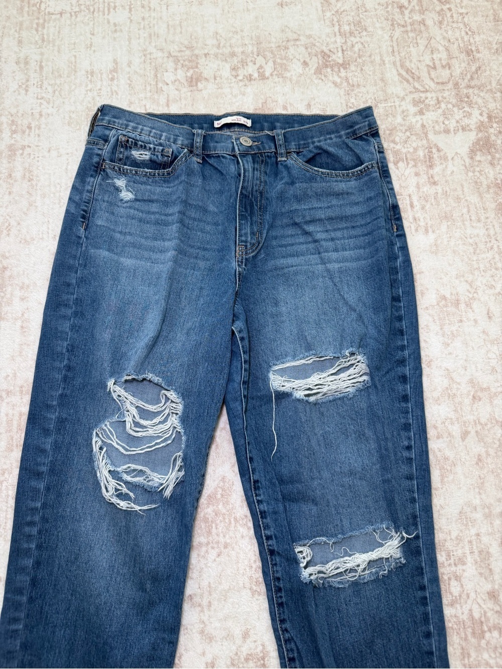 SO High Rise Distressed Mom Jeans Women’s Size 13 31W - Picture 2 of 7